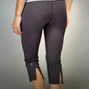 LULULEMON Gather and Crow Split Crop Yoga Pants Leggings Capri Pants Size 4